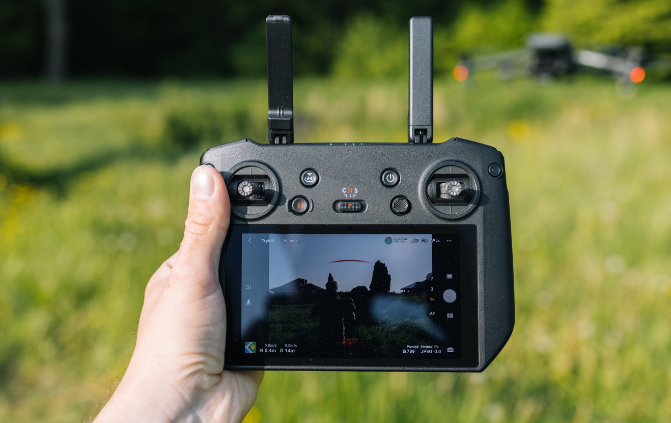 Flycam DJI Mavic 3 Pro Fullbox Chính Hãng 22 Flycam DJI Mavic 3 Pro Chính Hãng Fullbox