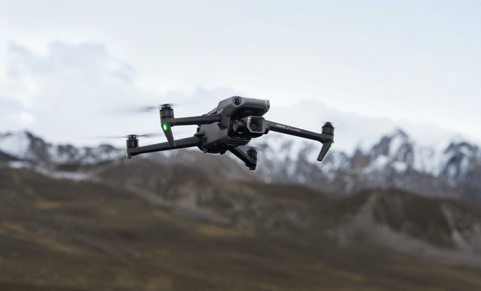 Flycam DJI Mavic 3 Classic Fullbox Chính Hãng 16 mays bay Flycam DJI Mavic 3 Classic