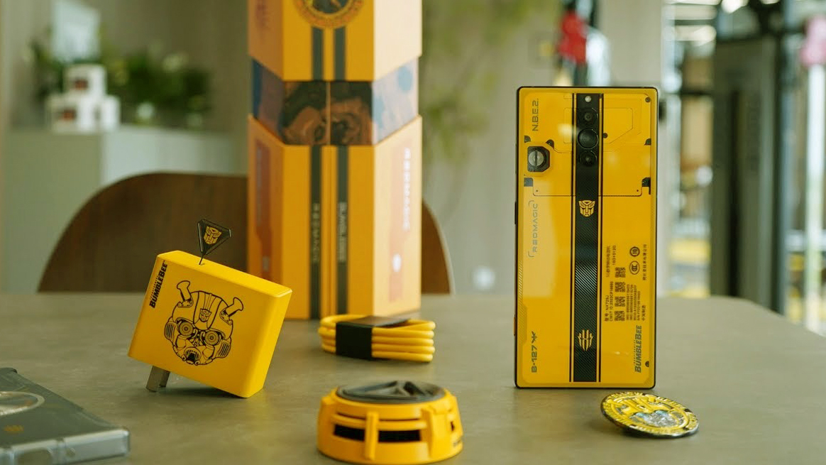 ZTE Nubia Red Magic 8S Pro Plus Bumblebee Edition 24 Rebmagic 8S Pro Plus Bumblebee Edition bộ sản phẩm