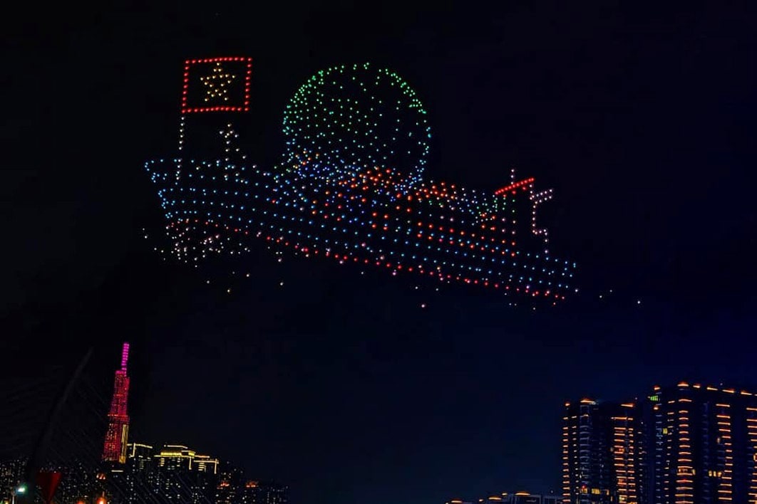 Thưởng Thức Màn Trình Diễn 1100 Drone Trên Bầu Trời TP HCM 16 Màn Trình Diễn 1100 Drone Trên Bầu Trời HCM