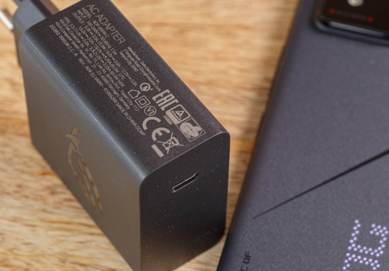 So Sánh ASUS ROG Phone 8 Pro Vs Red Magic 9 Pro Siêu Phẩm Gaming Phone Nào Đáng Mua Hơn? 11 Rock Phone 8 xạc pin