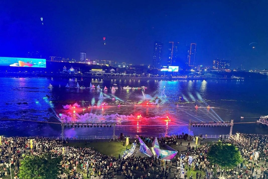 Thưởng Thức Màn Trình Diễn 1100 Drone Trên Bầu Trời TP HCM 10 Thưởng Thức Màn Trình Diễn 1100 Drone Trên Bầu Trời HCM