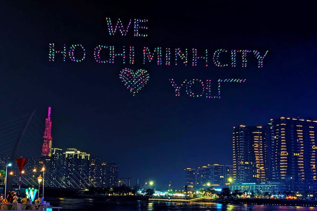 Thưởng Thức Màn Trình Diễn 1100 Drone Trên Bầu Trời TP HCM 15 Thưởng Thức Màn Trình Diễn 1100 Drone