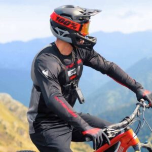 Camera Insta360 X3 One X3 đeo ngực