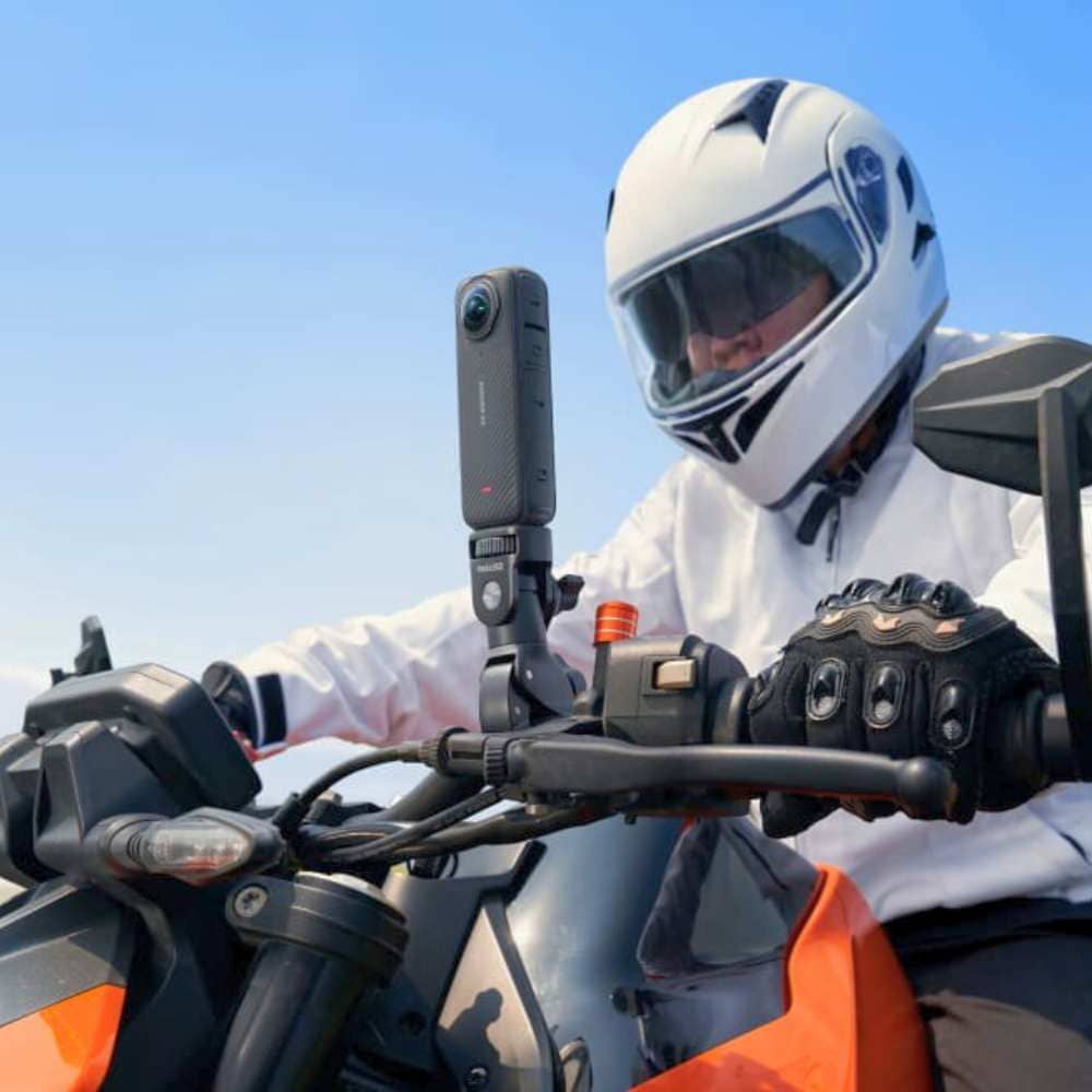 Camera Insta360 X4 gắn xe máy