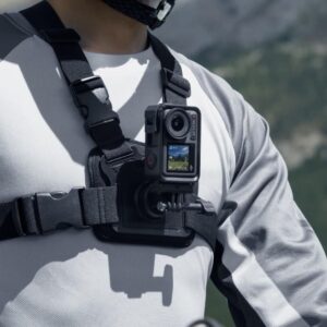 DJI Action 4 Chính Hãng Fullbox 21 DJI Action 4 gắn trên ngực