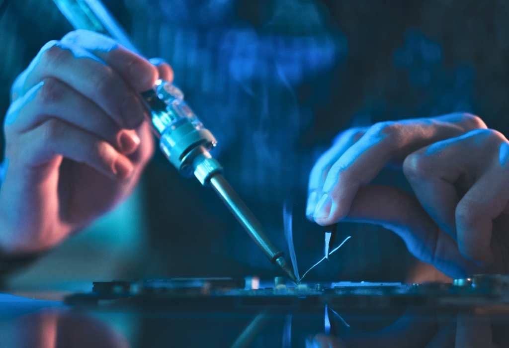 Nhân viên kỹ thuât